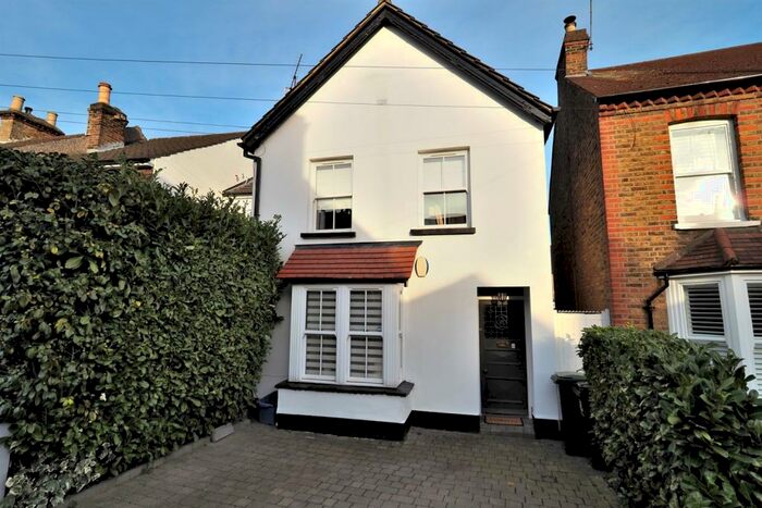 3 Bedroom Detached House To Rent In Smarts Lane, Loughton, IG10