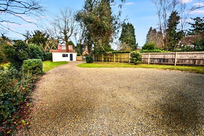 3 Bedroom Detached Bungalow For Sale In Ford Lane, Farnham, Surrey, GU10