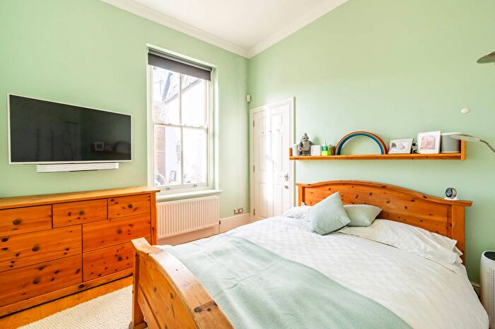 2 Bedroom Flat To Rent In Ordell Road, Bow, London, E3