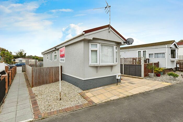 2 Bedroom Mobile/park Home For Sale In Bakers Lane, West Hanningfield, Chelmsford, CM2