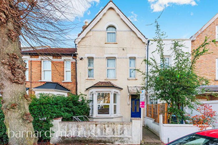 2 Bedroom Flat To Rent In Russell Road, Palmers Green, N13