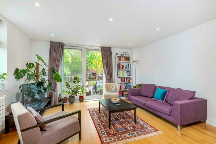 2 Bedroom Flat To Rent In Portland Apartments, Gideon Road, London, SW11
