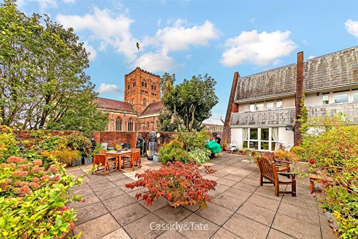 2 Bedroom Maisonette To Rent In Heritage Close, High Street, St.Albans, AL3