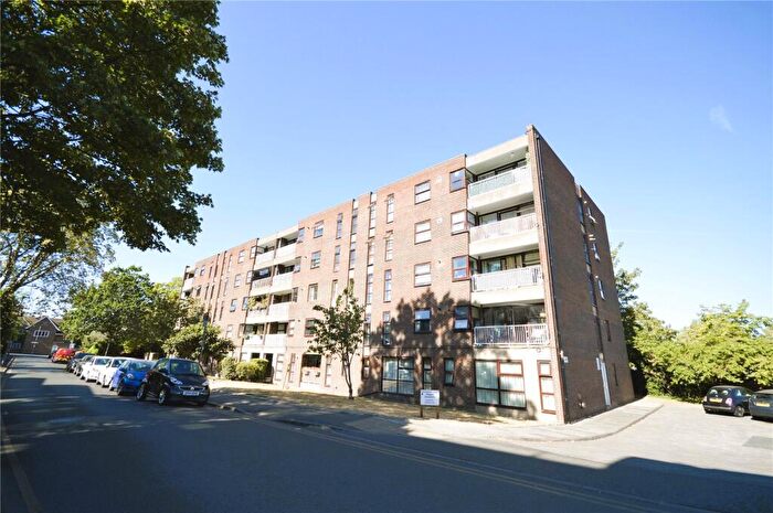 2 Bedroom Flat To Rent In Glenbuck Road, Surbiton, KT6