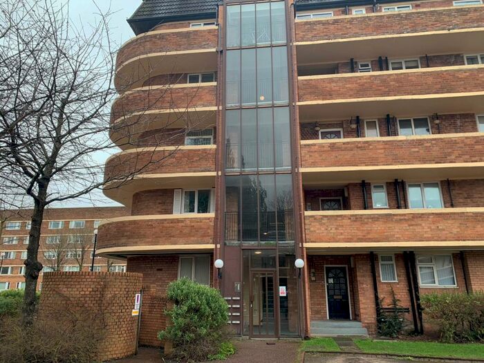 3 Bedroom Flat To Rent In Minster Court, L7