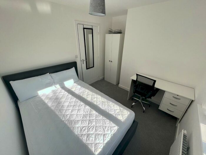 1 Bedroom Detached House To Rent In Basil Grove, Keele, Newcastle, Staffordshire, ST5