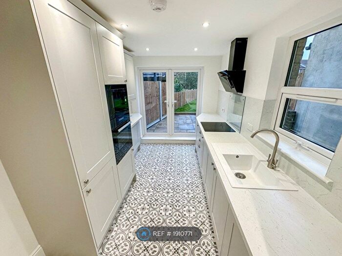 3 Bedroom Terraced House To Rent In Luton High Street, Chatham, ME5