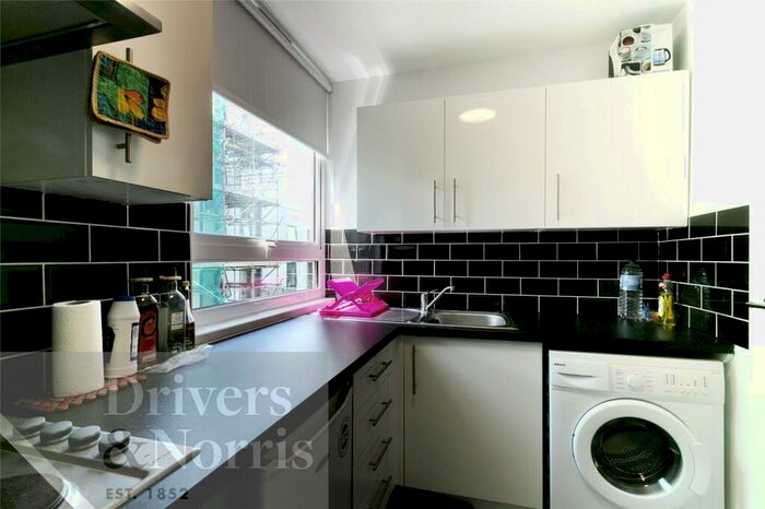 Apartment To Rent In Hornsey Lane, Islington, London, N6