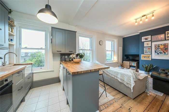 2 Bedroom Flat To Rent In Thurlow Hill, London, SE21