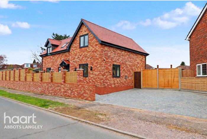 3 Bedroom Detached House For Sale In Ashridge Drive, St Albans, AL2