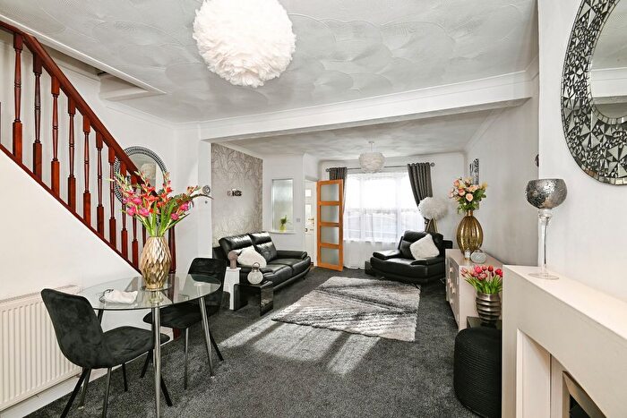 3 Bedroom Terraced House For Sale In Lester Road, Chatham, Kent, ME4