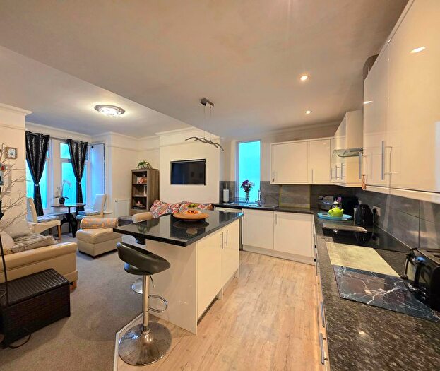 1 Bedroom Flat To Rent In Garfield Road, Paignton, TQ4