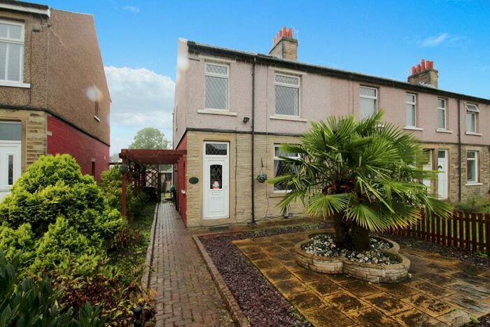 4 Bedroom End Of Terrace House To Rent In Cross Green Road, Huddersfield, West Yorkshire, HD5