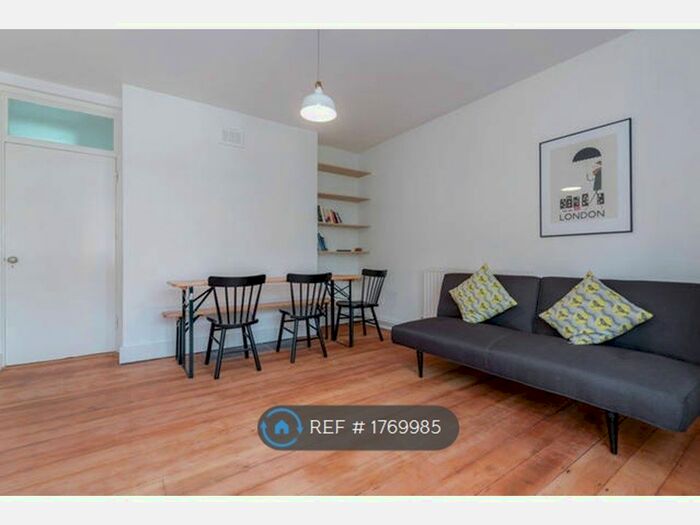 3 Bedroom Flat To Rent In Trevose House, London, SE11