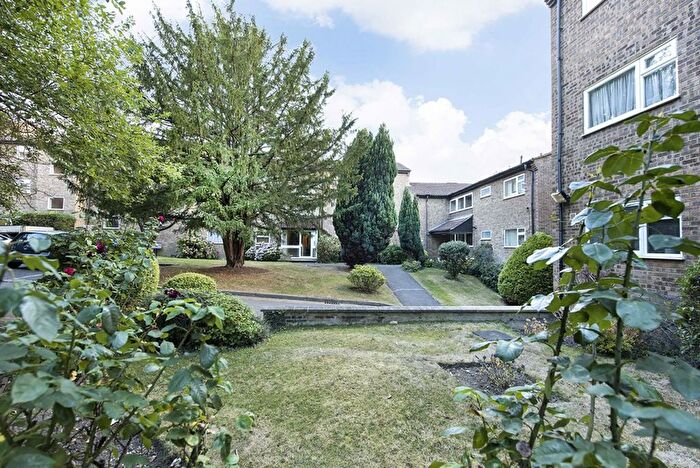 1 Bedroom Flat To Rent In Steeplands, Bushey, WD23