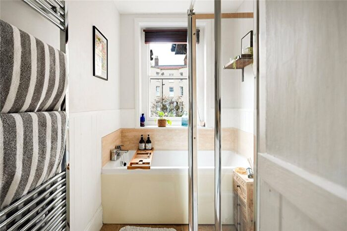 2 Bedroom Flat For Sale In Randall Road, Clifton, Bristol, BS8