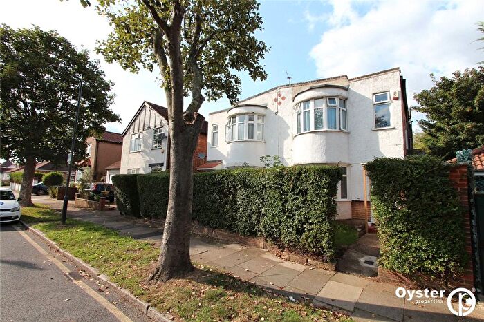 2 Bedroom Maisonette To Rent In Charterhouse Avenue, Wembley, HA0