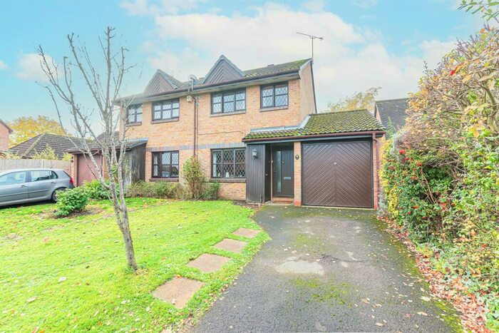 3 Bedroom Semi-Detached House To Rent In Deacon Close, Wokingham, RG40