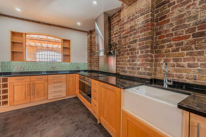 2 Bedroom Flat To Rent In Wapping High Street, Wapping, London, E1W