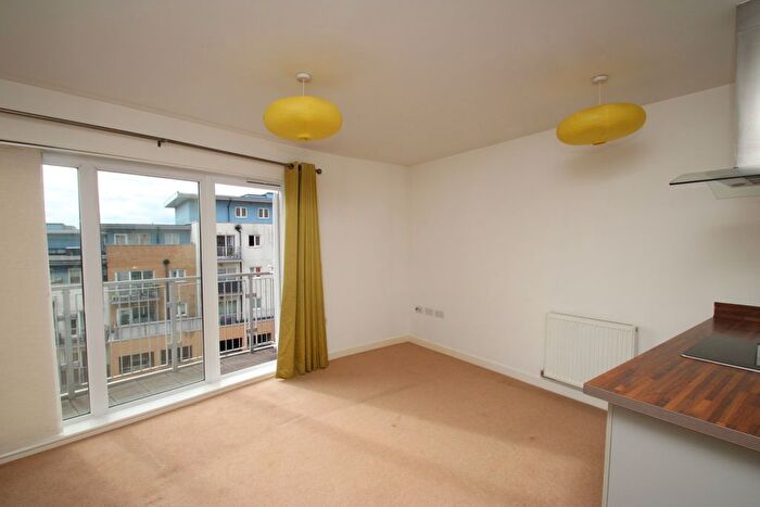 2 Bedroom Flat To Rent In Peebles Court, Croydon, CR0