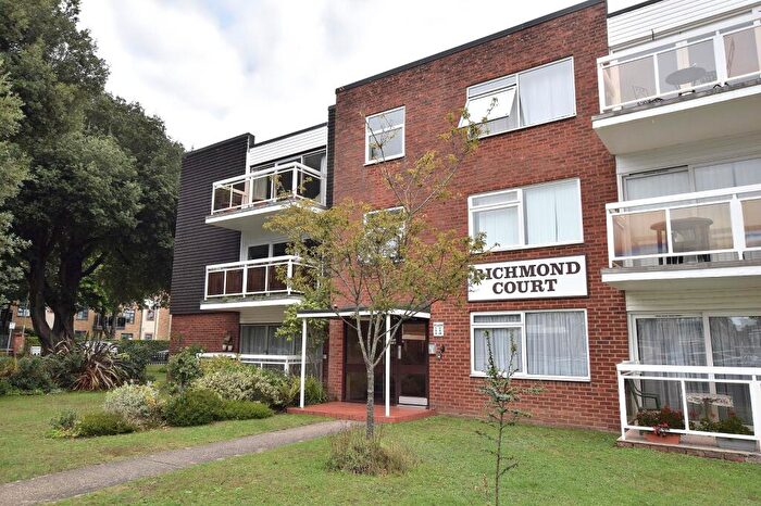3 Bedroom Flat To Rent In Richmond Court, Spencer Road, New Milton, Hampshire., BH25