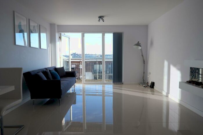 2 Bedroom Flat To Rent In Roma, Victoria Wharf, Watkiss Way, Cardiff, City Of Cardiff., CF11