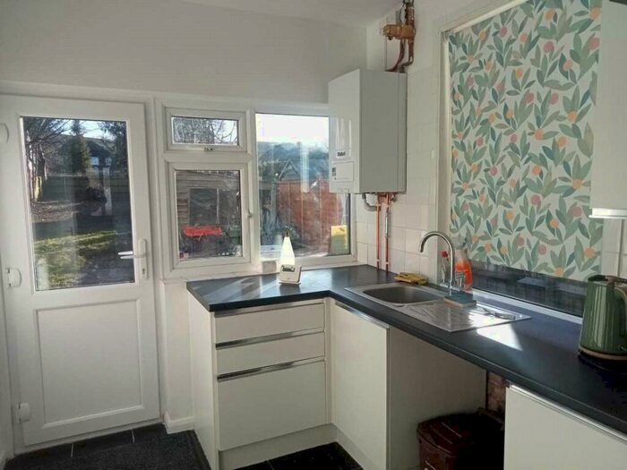 3 Bedroom Semi-Detached House To Rent In Luton Road, Dunstable, Bedfordshire, LU5