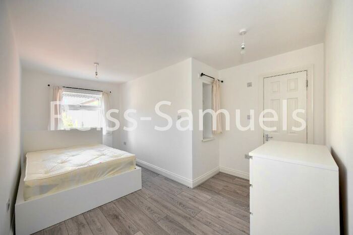 5 Bedroom Terraced House To Rent In Lockesfield Place, London, E14