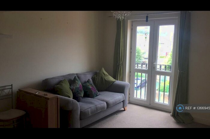 2 Bedroom Flat To Rent In Grimsbury Road, Bristol, BS15