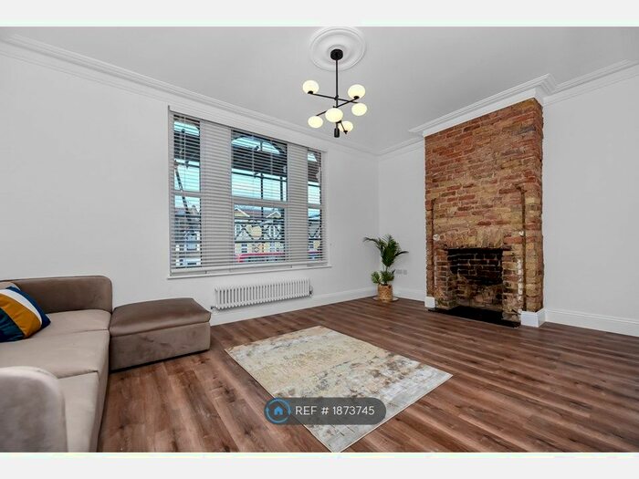 2 Bedroom Maisonette To Rent In Lea Bridge Road, London, E10