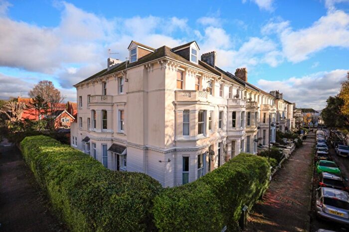 2 Bedroom Apartment To Rent In Upperton Gardens, Eastbourne, BN21