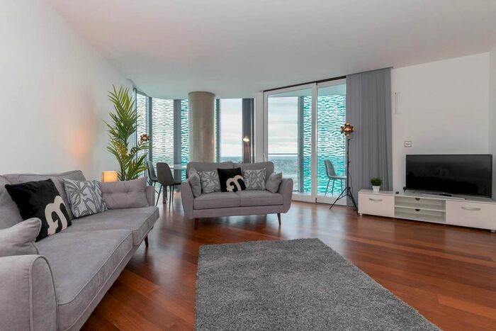 3 Bedroom Flat To Rent In Beetham Tower, Holloway Circus Queensway, B1