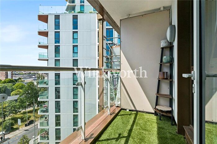 2 Bedroom Apartment For Sale In Daneland Walk, London, N17