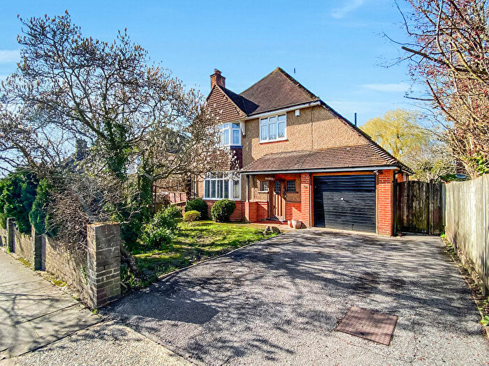 3 Bedroom Detached House For Sale In Highfield Avenue, Aldershot, GU11