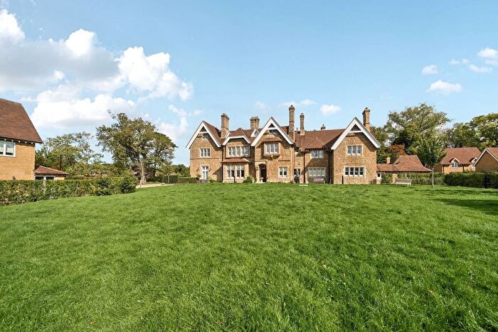 3 Bedroom Flat For Sale In Oakley Gardens, Redhill, Merstham, RH1