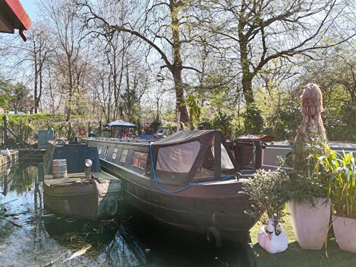 1 Bedroom House Boat For Sale In Precious Metal, Camden, NW11