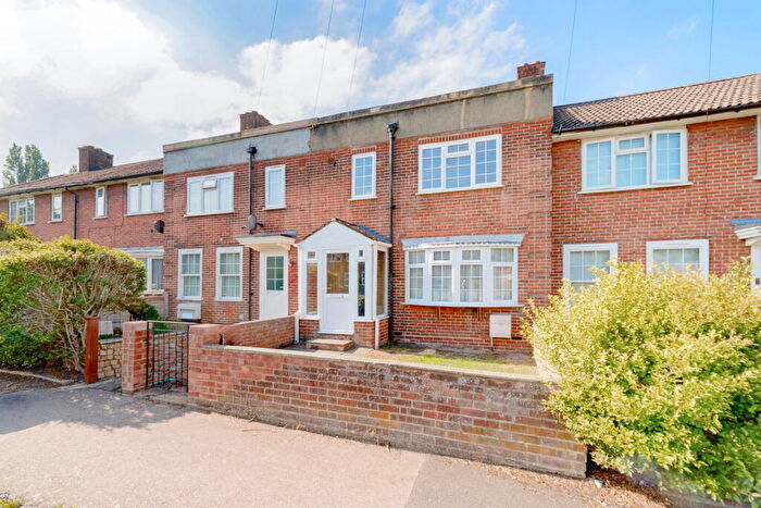 3 Bedroom Terraced House For Sale In Bilsby Grove, London, SE9
