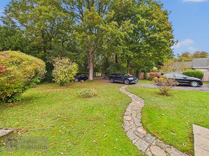 3 Bedroom Detached Bungalow For Sale In Mill Lane, Copthorne, Crawley, RH10