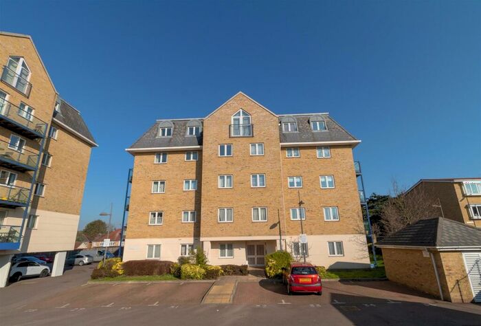 1 Bedroom Apartment To Rent In Sandringham Lodge, Hoddesdon, EN11