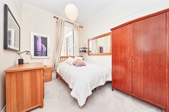 2 Bedroom Flat To Rent In Clapham Common South Side, London, SW4
