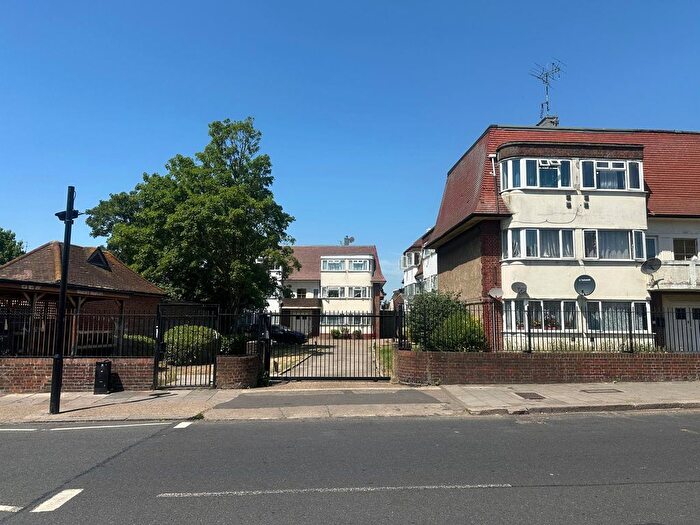 2 Bedroom Flat For Sale In Tanfield Avenue, Neasden, NW2