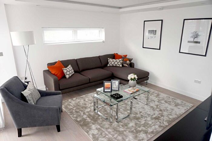 2 Bedroom Apartment To Rent In Tallis House, Fair Acres, Bromley, Kent, BR2