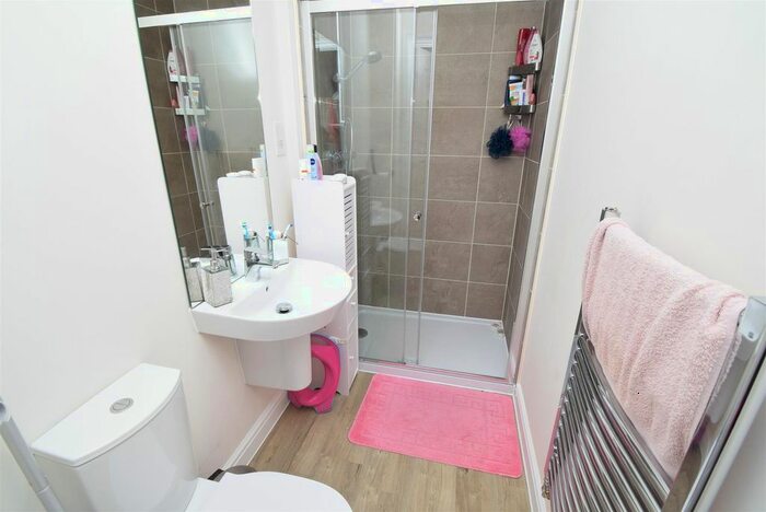 4 Bedroom Town House To Rent In Butler Way, Wakefield, WF1