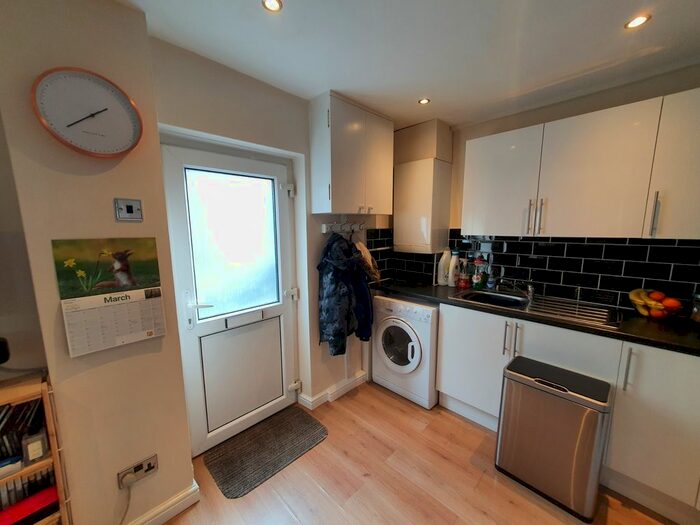 1 Bedroom Semi-Detached House To Rent In B Romford Road, London, E12