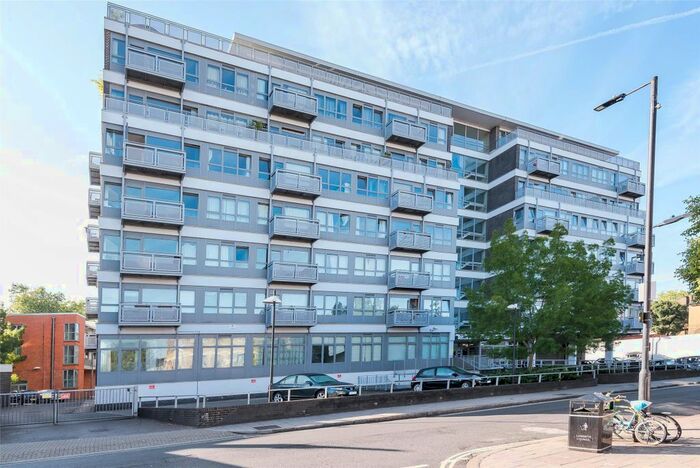 2 Bedroom Flat To Rent In New Park Road, Brixton, SW2