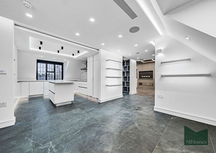 3 Bedroom Apartment To Rent In Beech Hill Avenue, Barnet, EN4