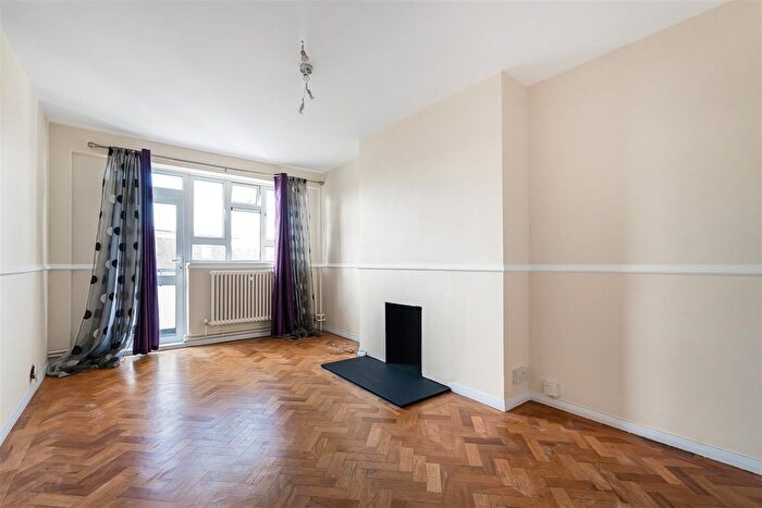 2 Bedroom Flat To Rent In Broughton Road, London, W13