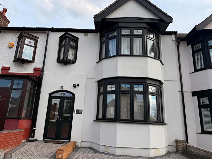 4 Bedroom Terraced House For Sale In Wanstead Lane, Ilford, IG1