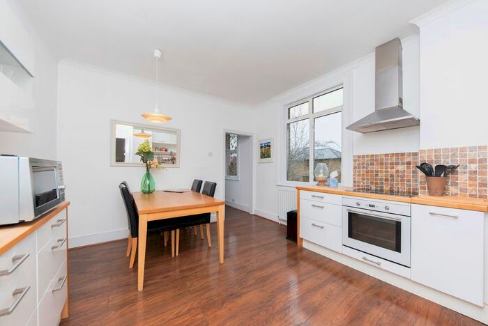 3 Bedroom Flat To Rent In Hartfield Road, London, SW19