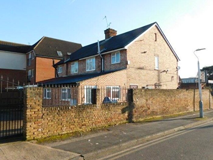 1 Bedroom Maisonette To Rent In The Greenway, Uxbridge, UB8